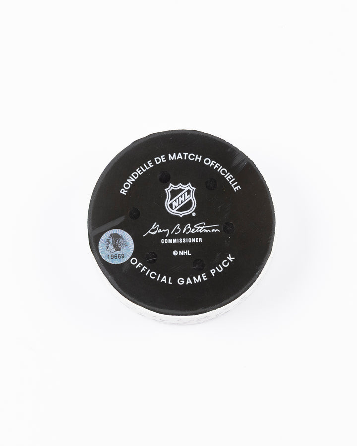 official game used hockey goal puck scored by Chicago Blackhawks player Teuvo Teravainen - back lay flat