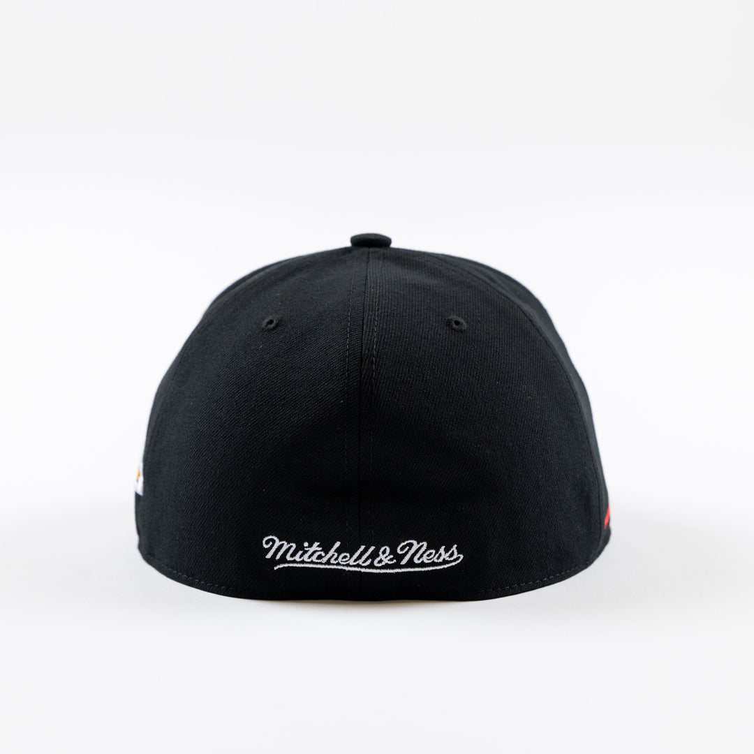 Mitchell & Ness Chicago Blackhawks Madhouse on Madison Fitted Hat