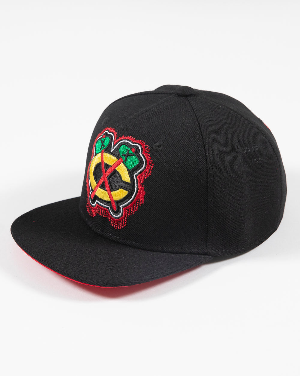 black Mitchell & Ness snapback with Chicago Blackhawks secondary logo embroidered on front and primary logo patch embroidered on right side - left angle lay flat 