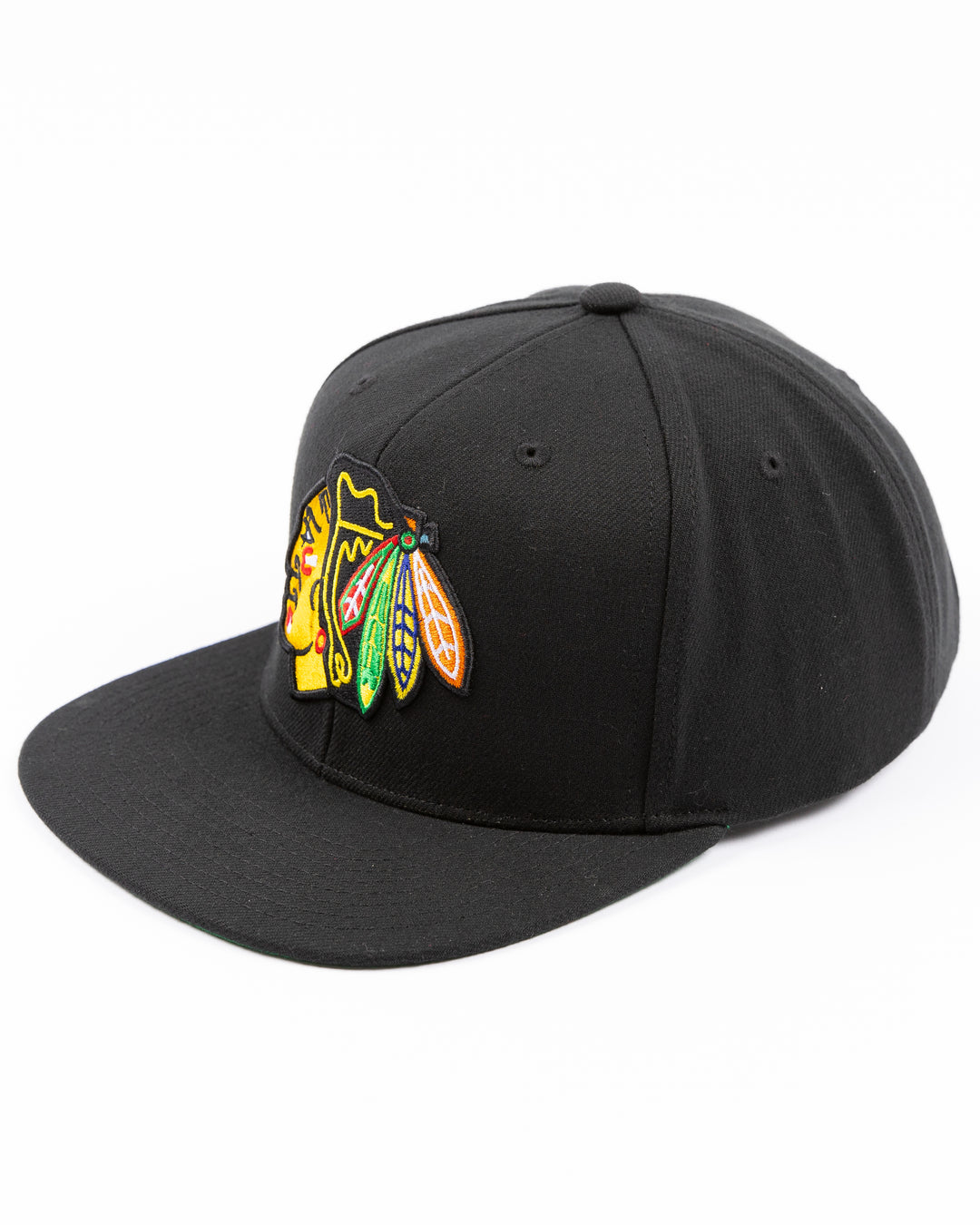 black Mitchell & Ness snapback cap with Chicago Blackhawks primary logo embroidered on front and 2015 Stanley Cup championship patch on right side - left angle  lay flat