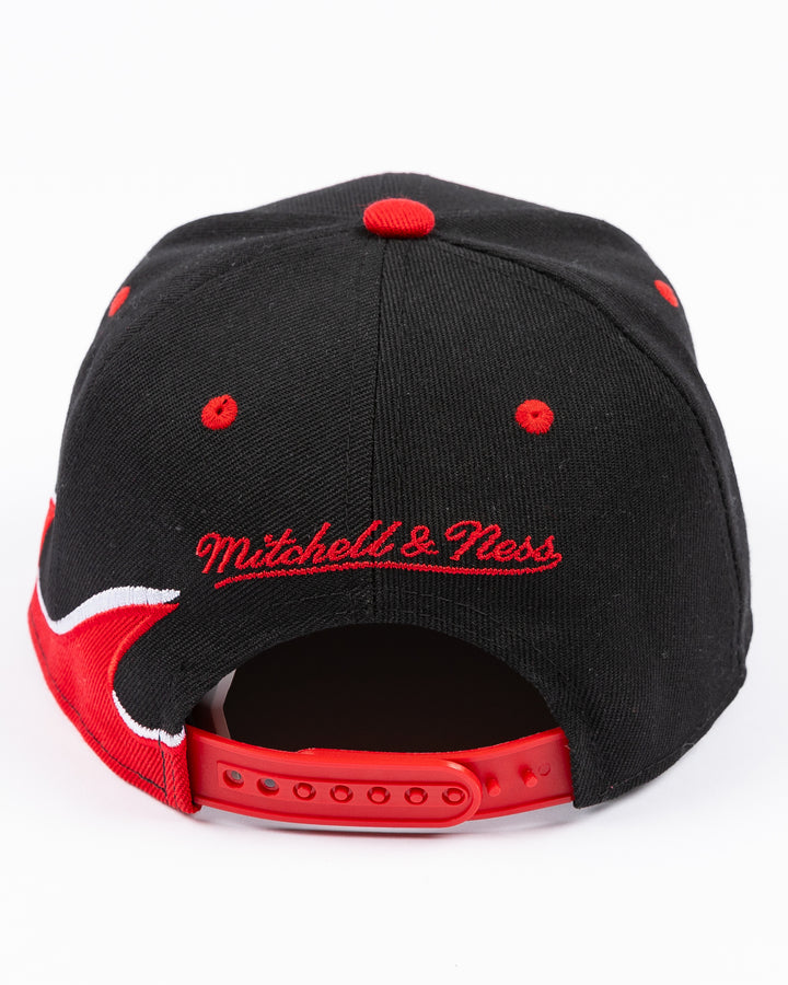 youth black MItchell & Ness snapback cap with Chicago Blackhawks primary logo on front and tide design embroidered on brim and left side - back lay flat