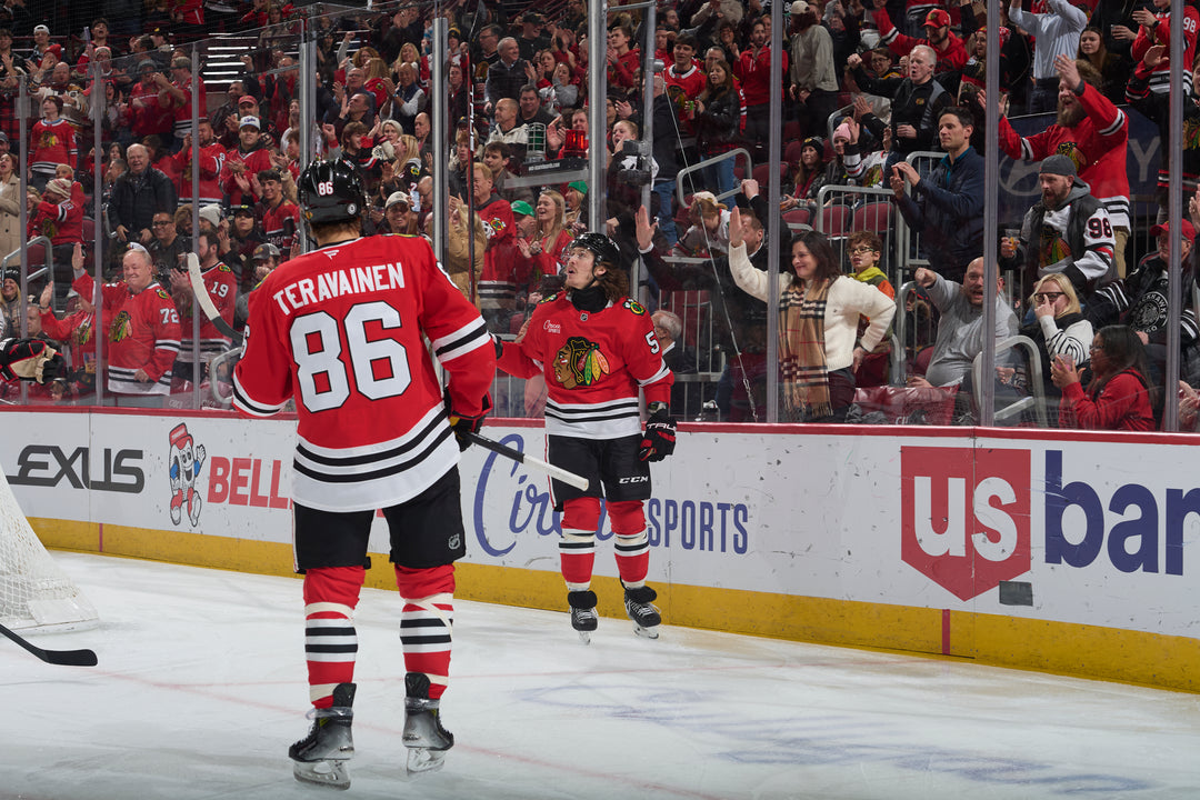 Chicago Blackhawks players Teravainen and Bertuzzi in game against Montreal Canadiens on January 3, 2025